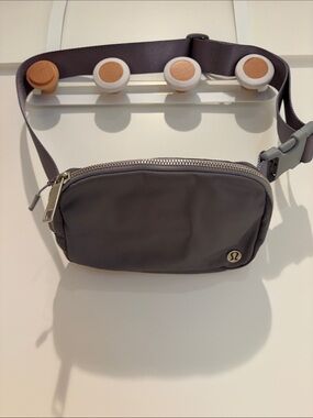 lululemon athletica Men's Charcoal Gray Belt Bag